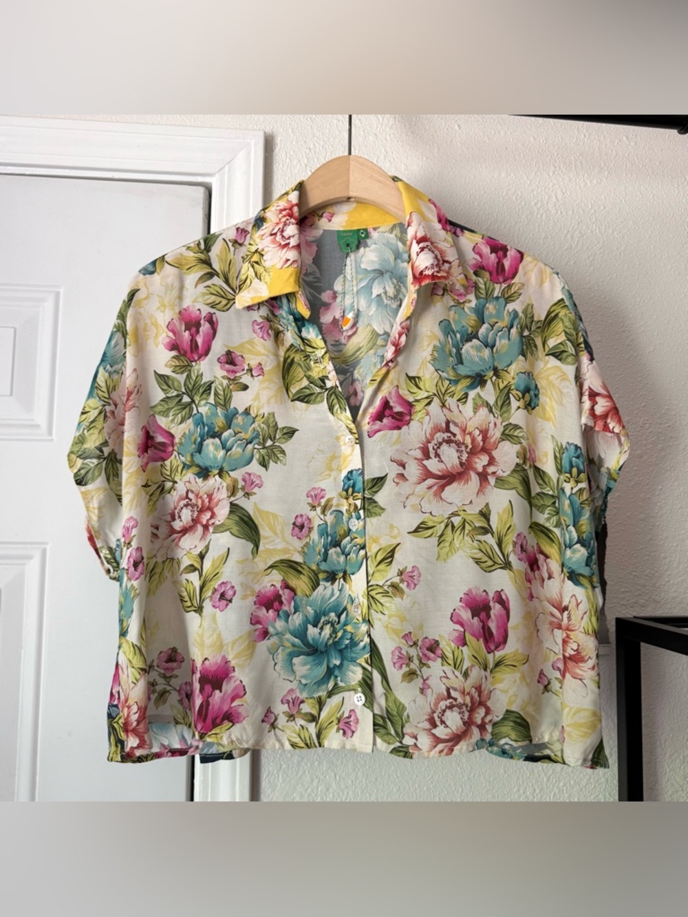 NWOT FARM RIO cream navy rose floral viscose button up boxy cropped shirt